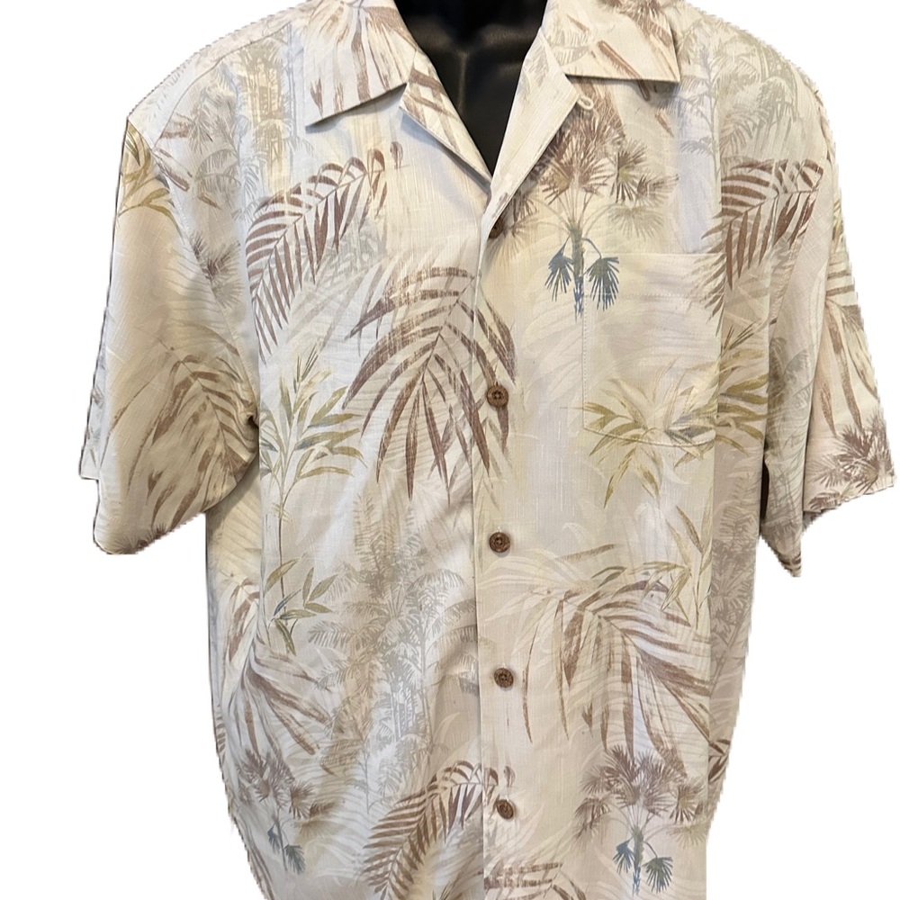 Tommy Bahama Men’s 100% Silk Short Sleeve Button Down. Size Medium